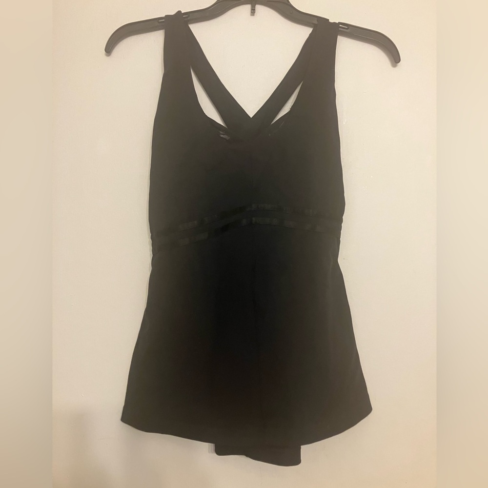 Lululemon athletica criss cross back tank front mesh vneck built in bra 8 medium